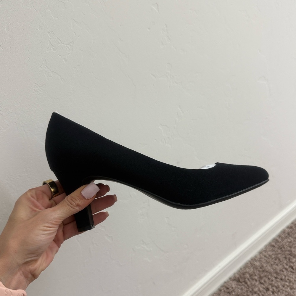 Kelly & Katie Black Mid Heel Pointed Pump